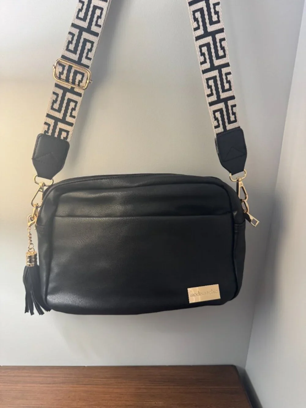 NWOT Modern + Chic Alice Crossbody Bag Black Vegan Leather w/ Wallet, Key Leash